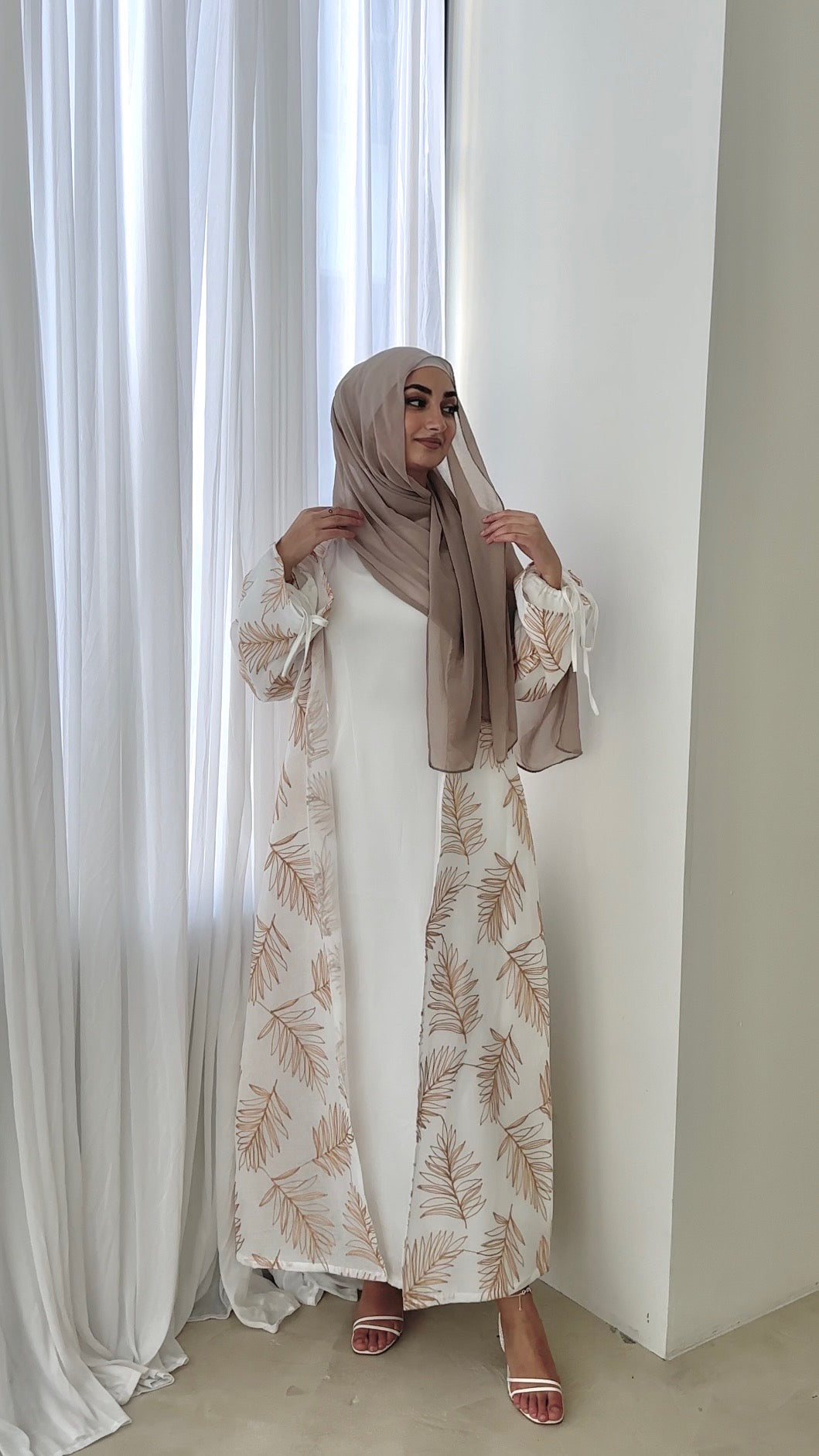 ‘REYHAN’ Open Abaya - White