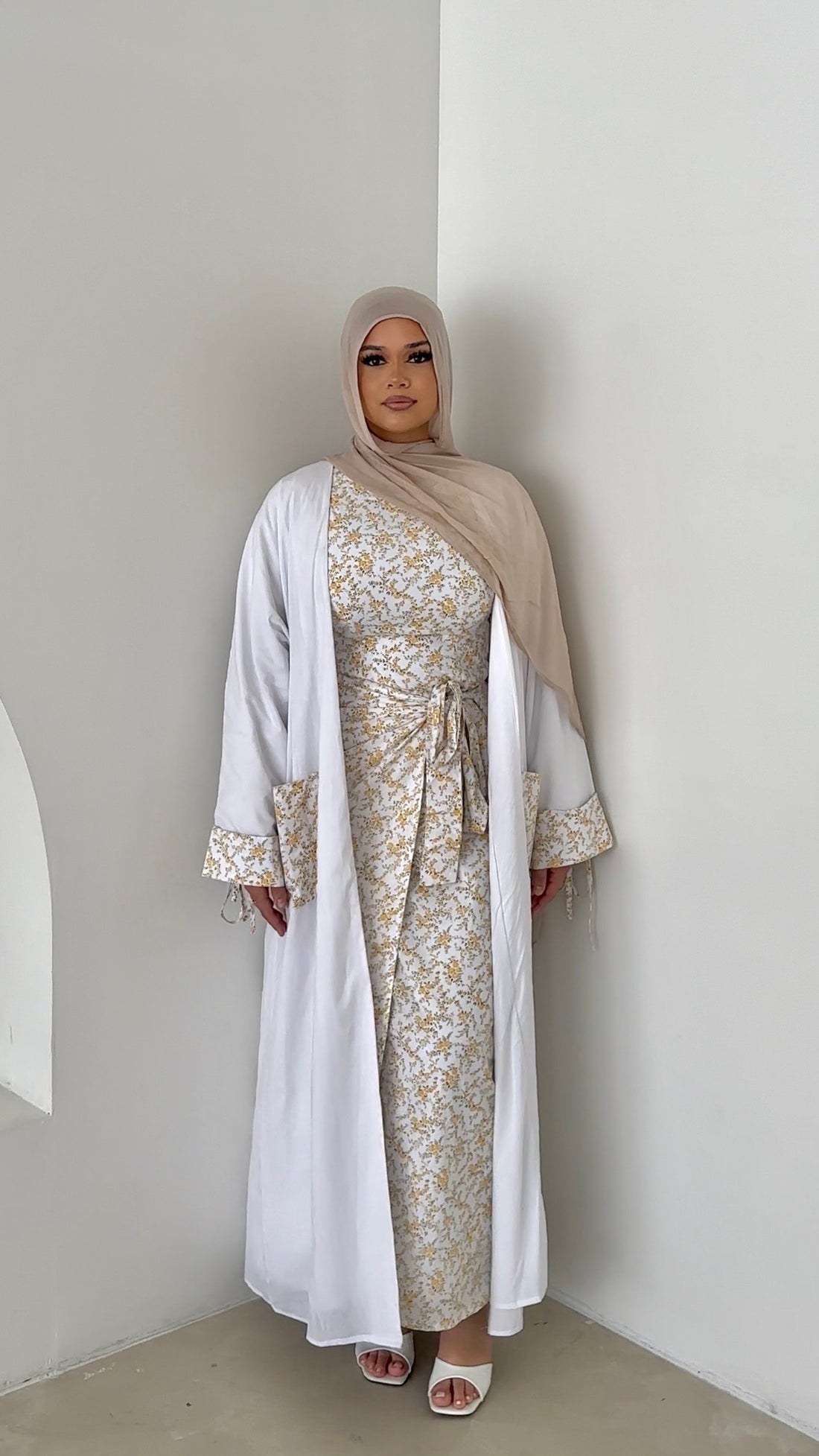 ‘MEYRAH’ Open Abaya - Dandelion Yellow