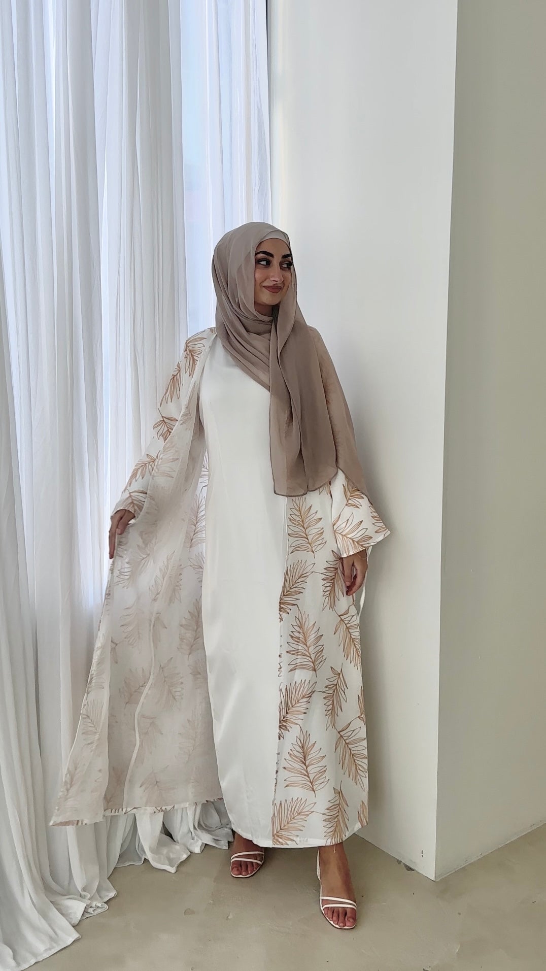 ‘REYHAN’ Open Abaya - White